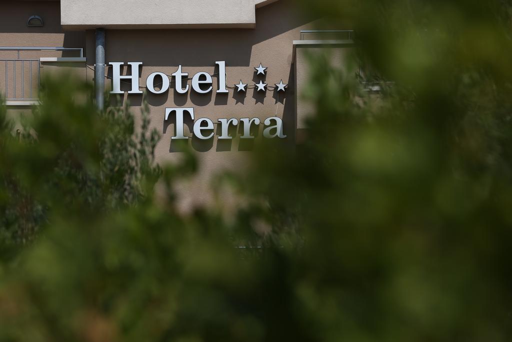 Hotel Terra โนวาลยา ภายนอก รูปภาพ